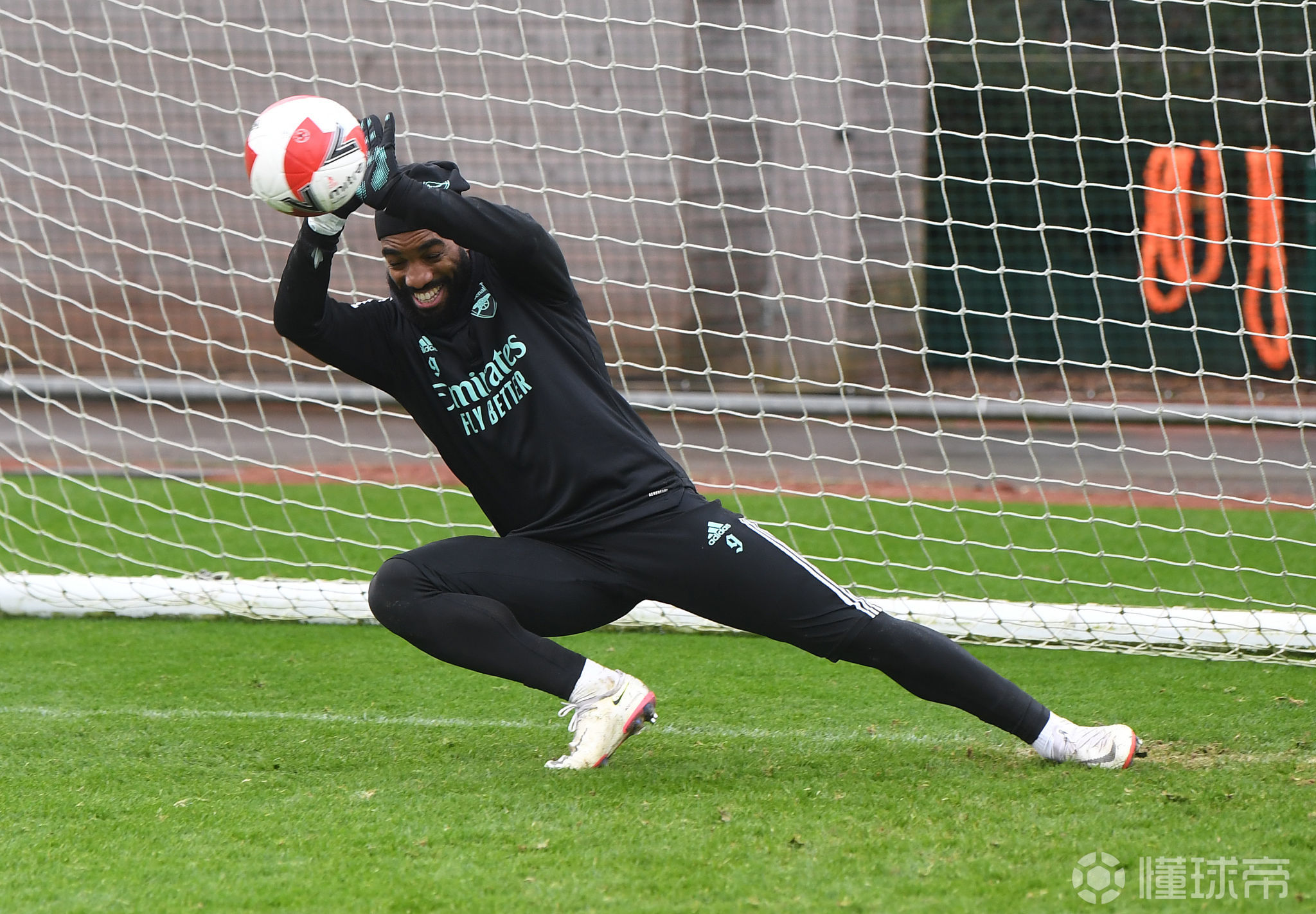 包含今晚犹他爵士备战足总杯；完成体检细节曝光；态度坚定；数据趋势出现新变化的词条