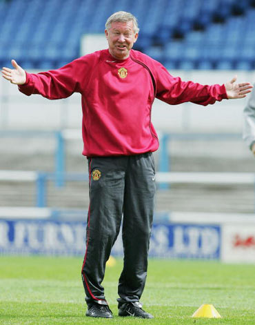 包含今晚犹他爵士备战足总杯；完成体检细节曝光；态度坚定；数据趋势出现新变化的词条